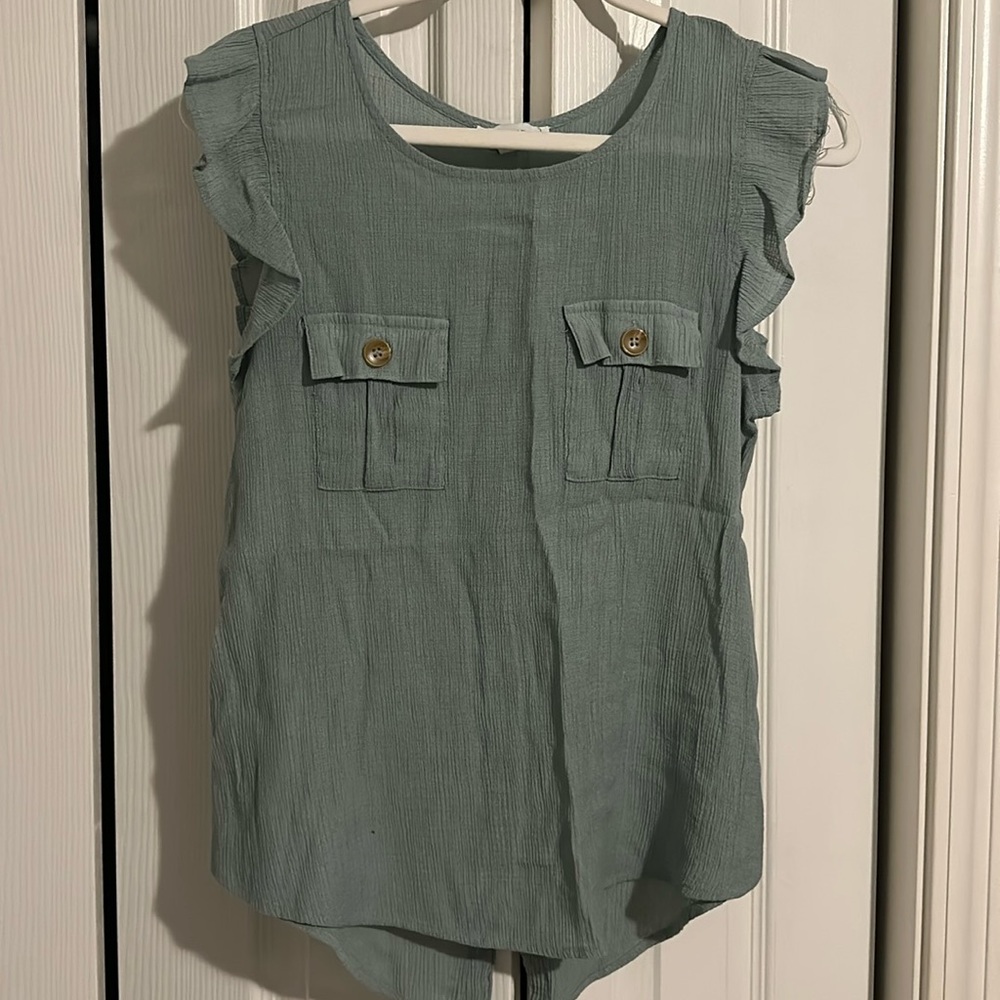 *LIKE NEW* Sage Green button back blouse L